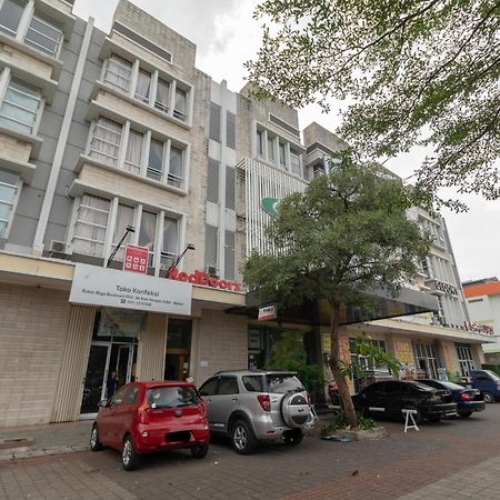 Hotel Reddoorz Near Universitas Esa Unggul Bekasi Harapan Indah Zewnętrze zdjęcie