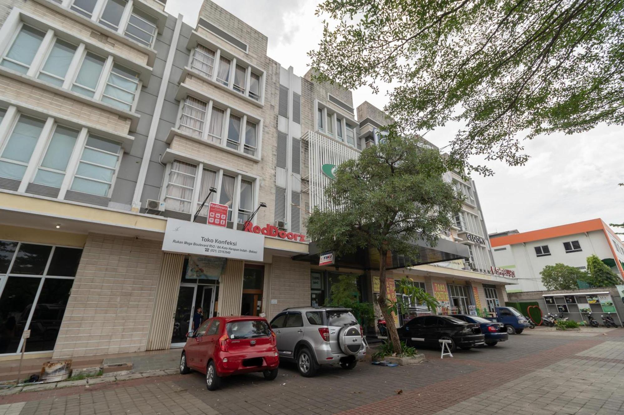 Reddoorz Near Universitas Esa Unggul Bekasi Harapan Indah Zewnętrze zdjęcie
