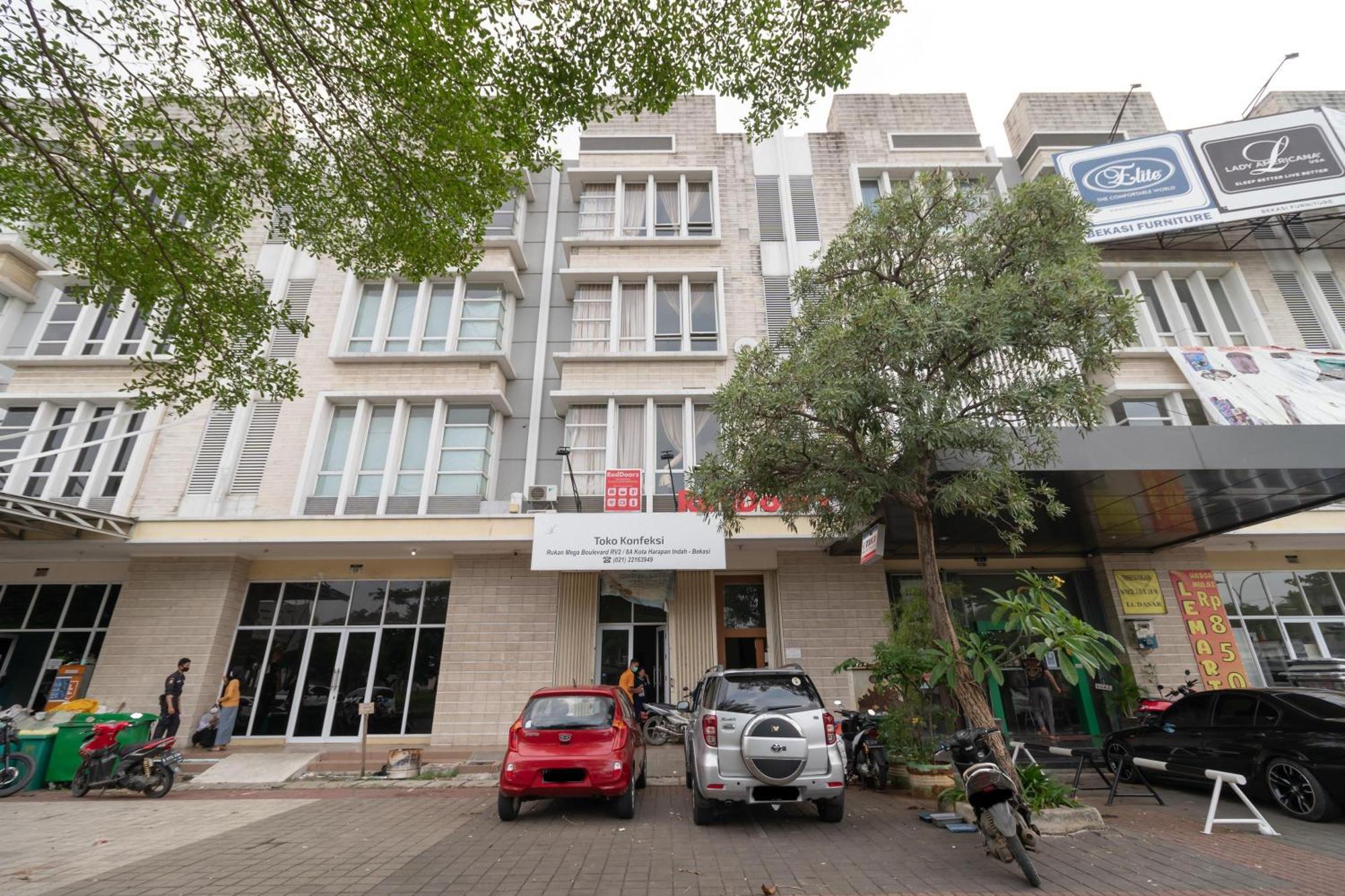 Reddoorz Near Universitas Esa Unggul Bekasi Harapan Indah Zewnętrze zdjęcie