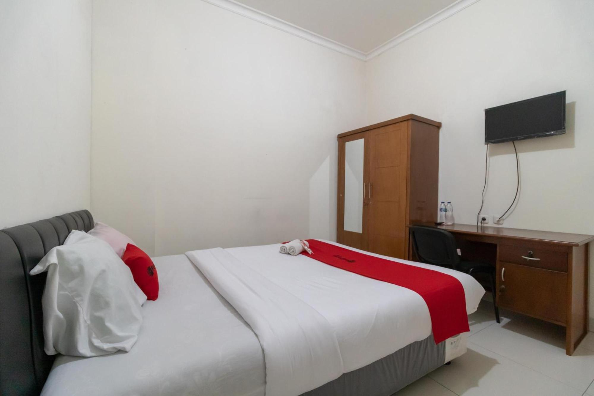 Reddoorz Near Universitas Esa Unggul Bekasi Harapan Indah Zewnętrze zdjęcie