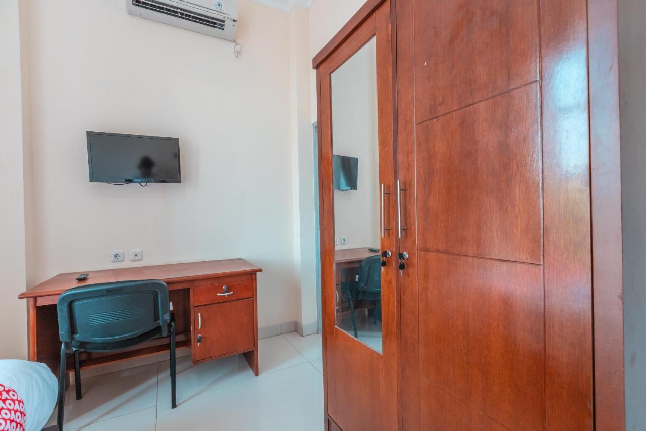 Hotel Reddoorz Near Universitas Esa Unggul Bekasi Harapan Indah Zewnętrze zdjęcie